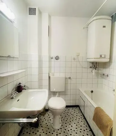 Ambrosia 3 .og アパート